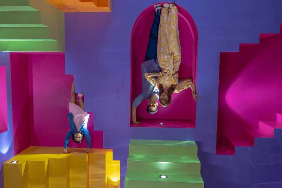 REVERSED ROOM